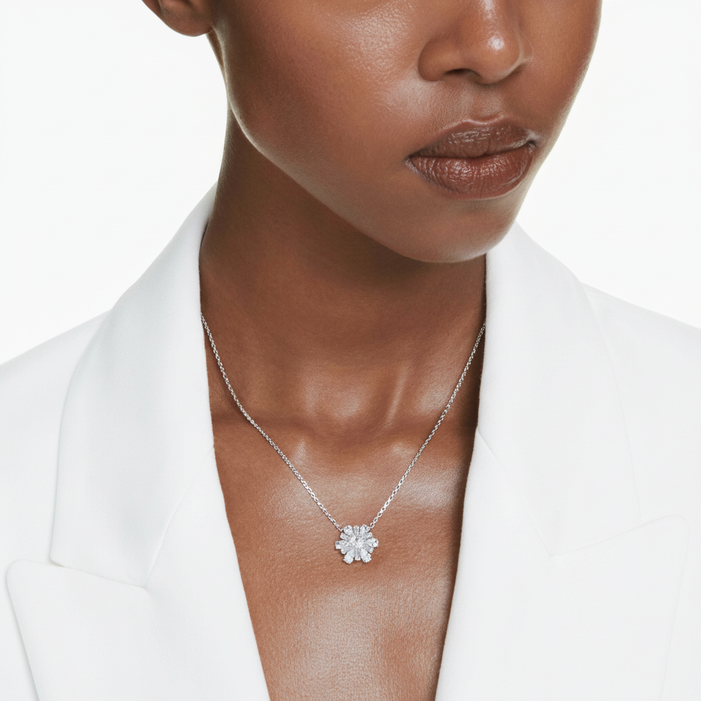 Swarovski Idyllia pendant with mixed-cut snowflake-shaped white crystals, rhodium-plated silver finish.