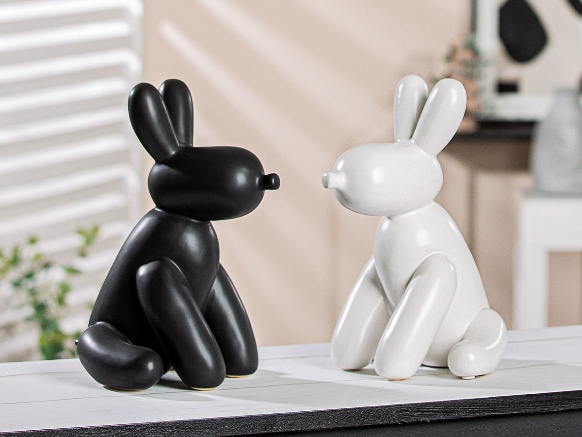 Gilde Gilde Figure Balloon Dog in Lotte Black, decorative sculpture with a shiny black finish, detailed dog shape, on a white background