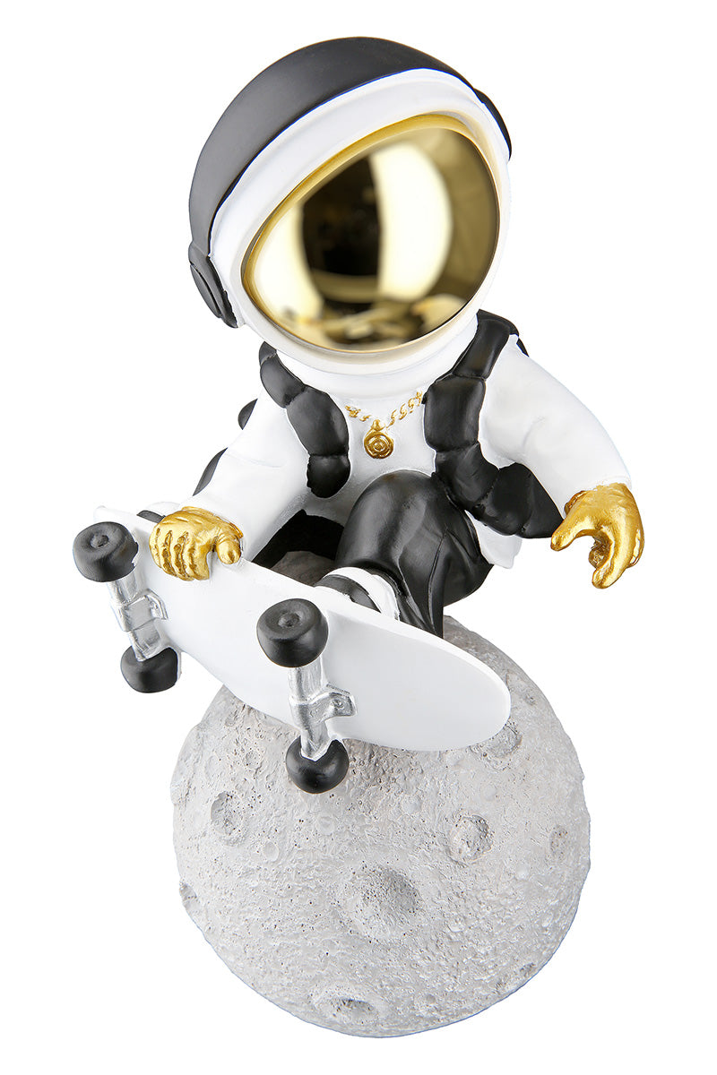 Gilde astronaut figure Apollo White, detailed miniature model of a space explorer in white suit, realistic features and craftsmanship.