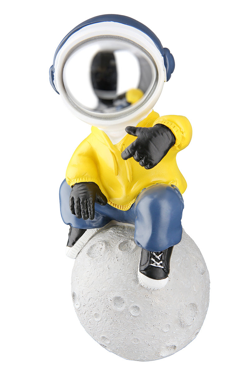 Gilde astronaut figure in yellow, Apollo-themed collectible toy with detailed space suit and helmet, perfect for space enthusiasts.
