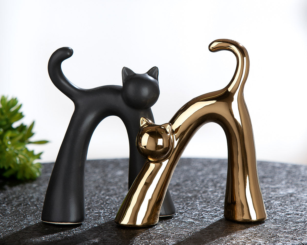 Black ceramic Gilde figure cat with wavy design, detailed craftsmanship, and realistic feline features.