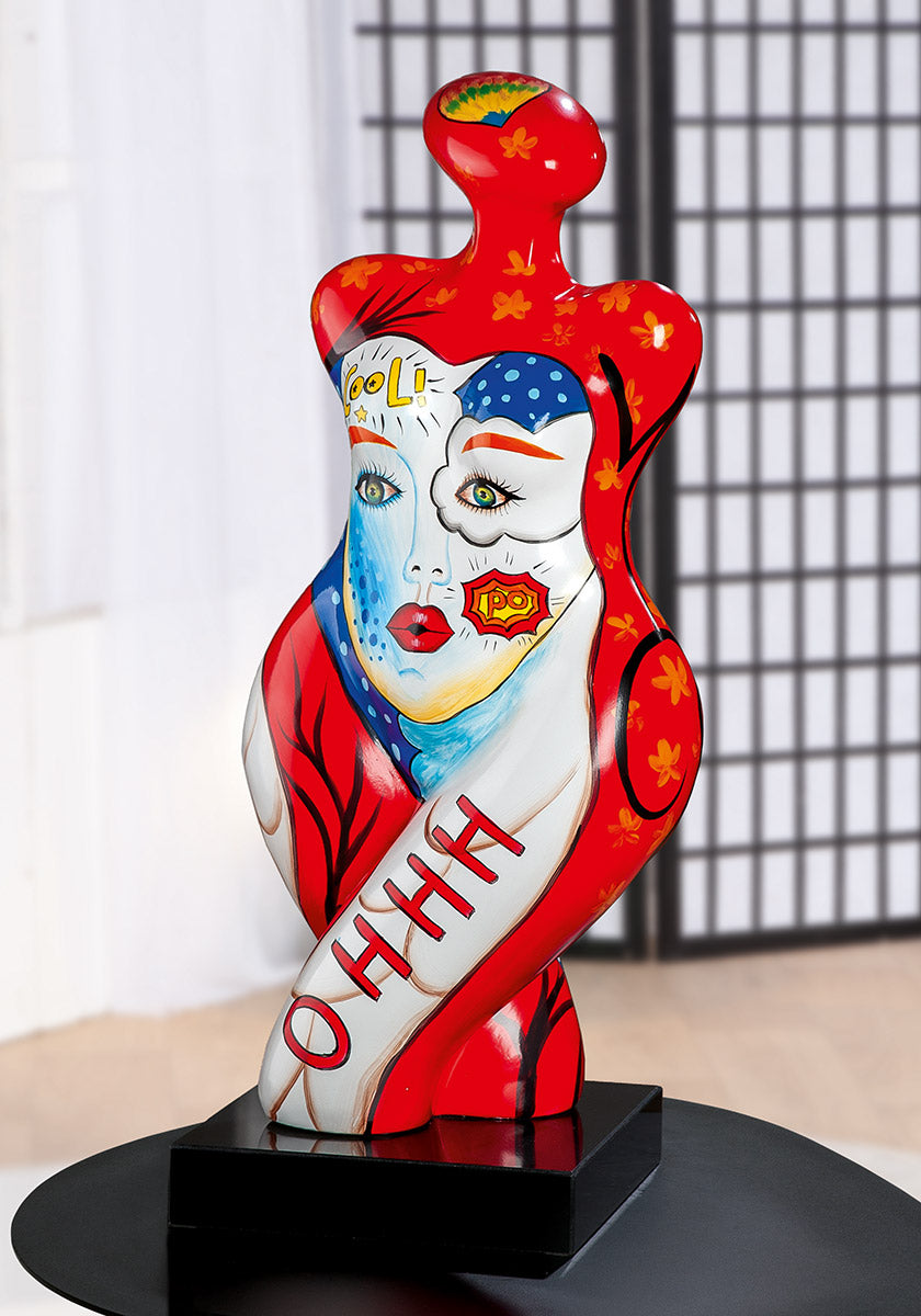Red Gilde Femme female figure sculpture made of synthetic resin, featuring detailed craftsmanship and a sleek modern design.