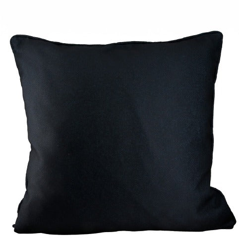 Square Gilde Cushion with mouth motif, made of polyester, measuring 45cm, featuring a vibrant and decorative design.