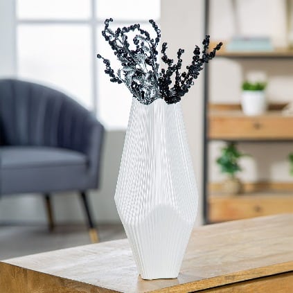 White Gilde Lamellen ceramic vase with vertical ridges, 30cm tall, featuring a modern design and textured surface.