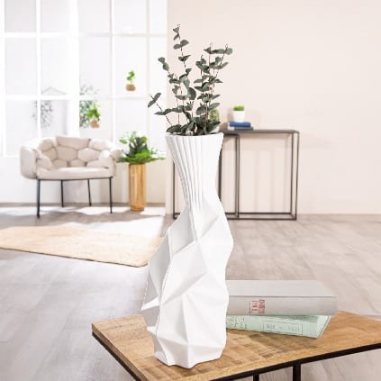 White Gilde ceramic vase standing 44cm tall with a smooth, elegant design, perfect for decorative or floral arrangements.