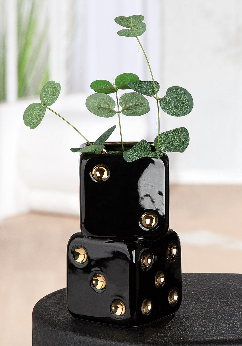 Black Gilde Gilde Vase Square Gioco Cube ceramic vase, 18.5cm tall, with a modern geometric design.