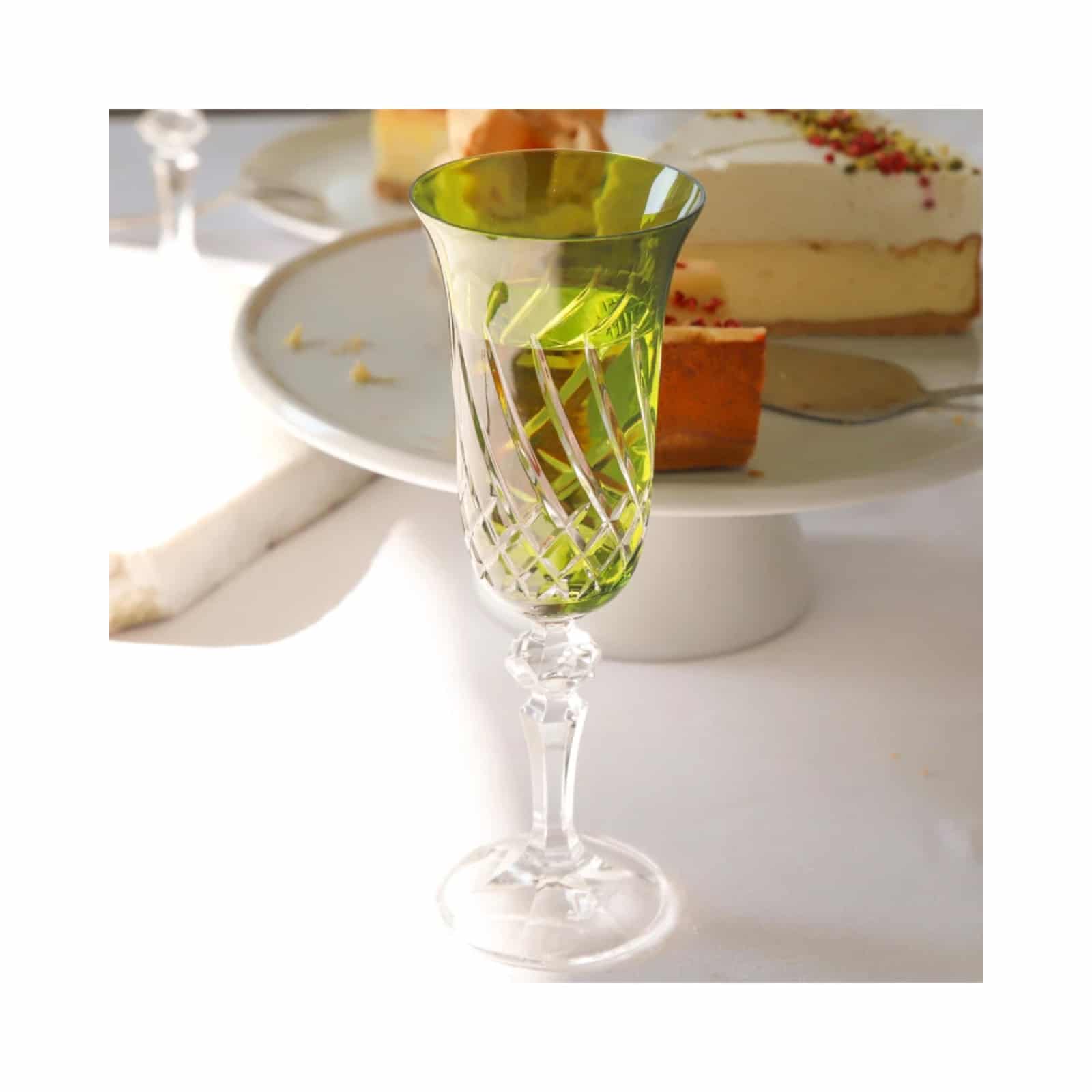 Green Kolglass Julia champagne flute with 150ml capacity, clear glass with elegant design, perfect for wine or champagne.