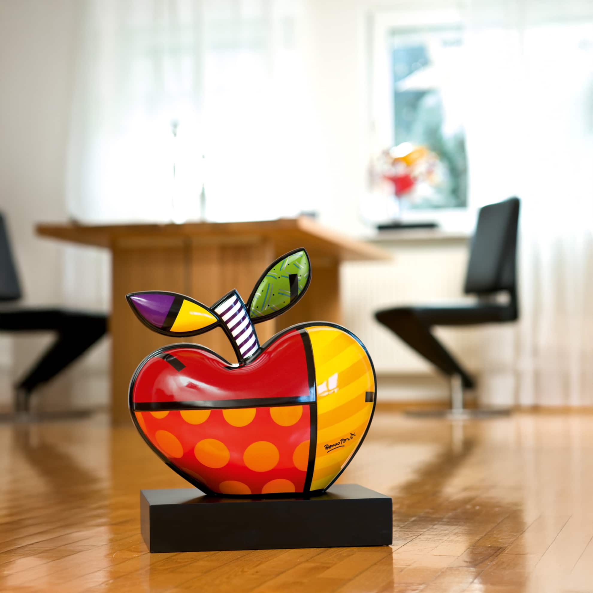 Goebel Figurine, Romero Britto Big Apple Limited Edition 58cm -Goebel