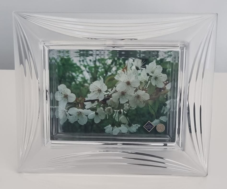 Bohemia Crystal Paloma Frost Lead Crystal photo frame with elegant design and clear glass, showcasing a sophisticated decorative piece.