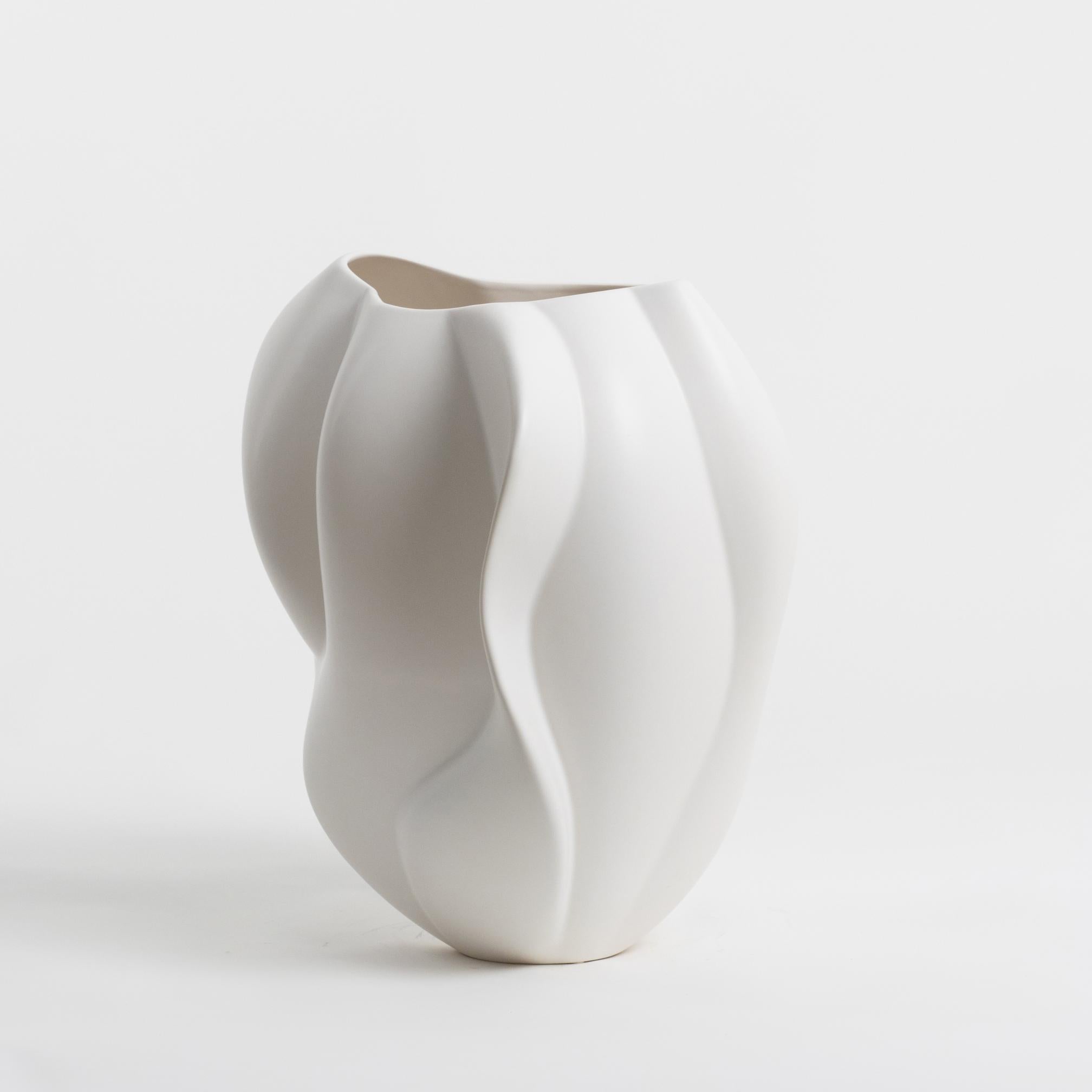 The Embrace Vase - Pearl White -Claraval