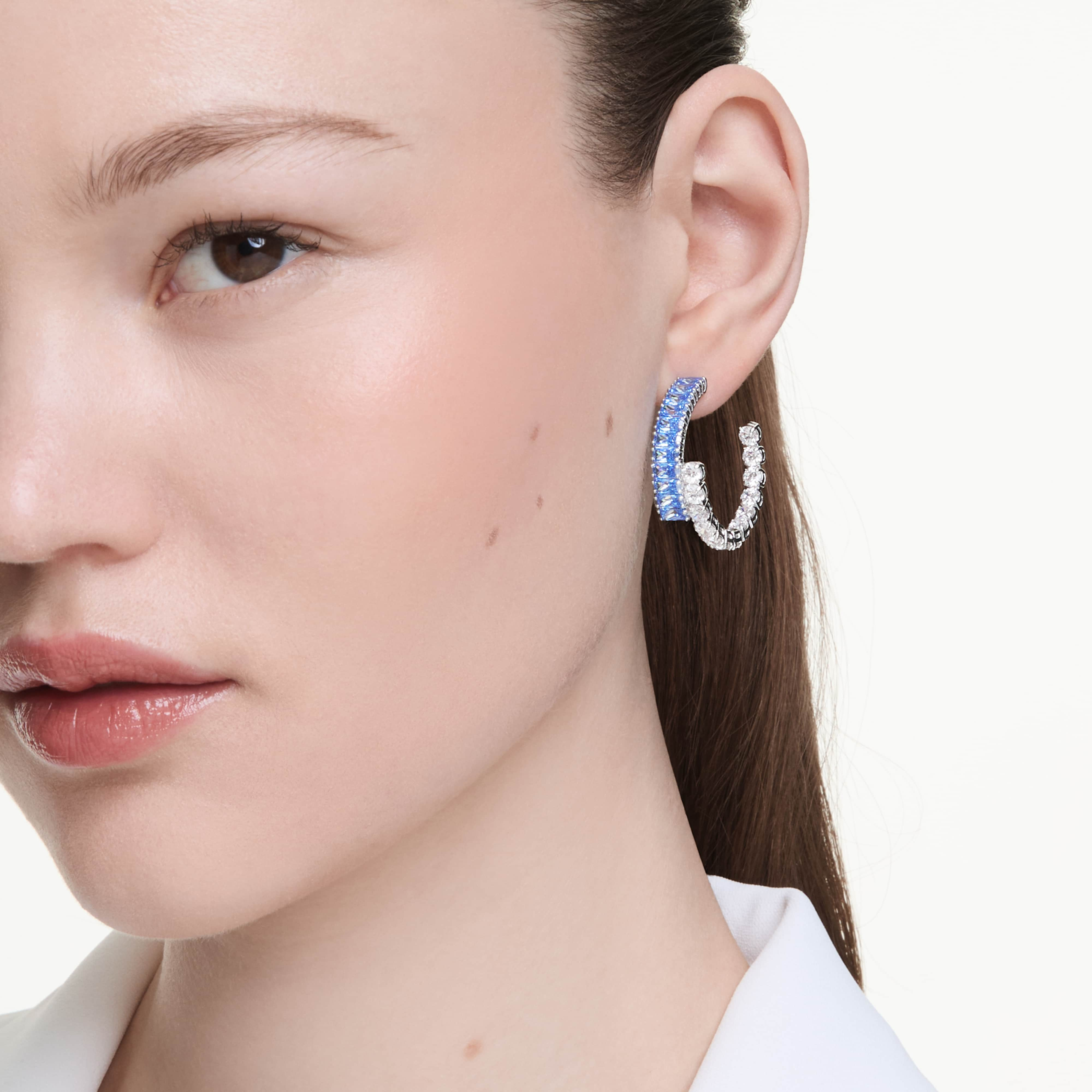 Swarovski Matrix hoop earrings with mixed cuts in blue, rhodium-plated jewelry with sparkling gemstone details