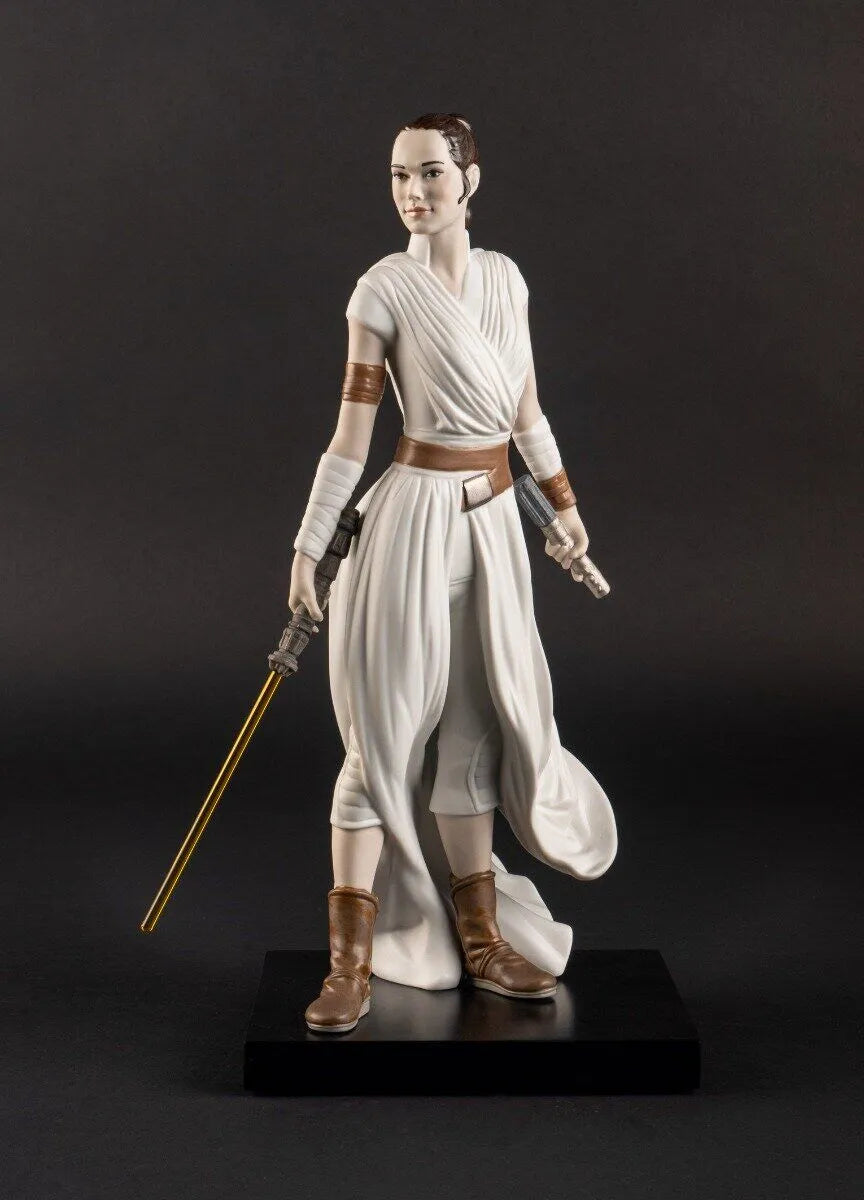 Lladro Rey™ sculpture featuring a finely crafted porcelain figure of a regal king with detailed robes and crown.