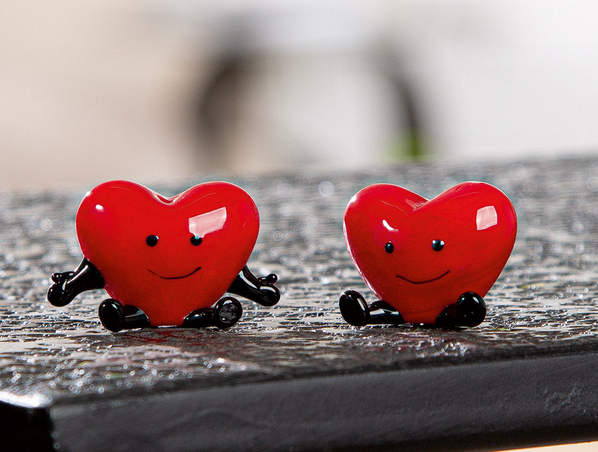 Gilde small heart glass figurine in red with no hands, featuring a delicate Herz design on clear glass.