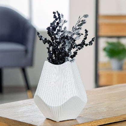 White Gilde Lamellen ceramic vase with vertical ridges, 18cm tall, decorative home accent.