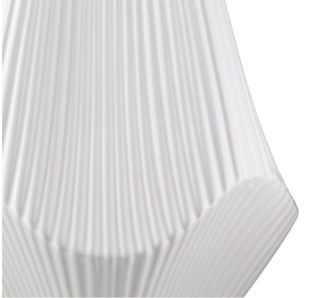 White Gilde Lamellen ceramic vase with vertical ridges, 18cm tall, showcasing modern design and textured surface.