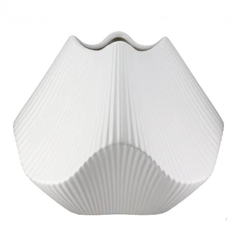 White Gilde Lamellen ceramic vase, 19cm tall, featuring a modern lamellen design, suitable for decorative floral arrangements.