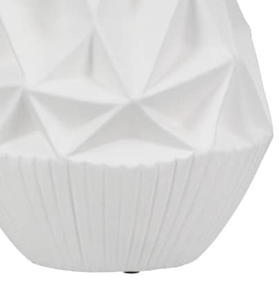 White ceramic Gilde vase, 25cm tall, with a smooth finish and elegant shape, suitable for decorative floral arrangements.