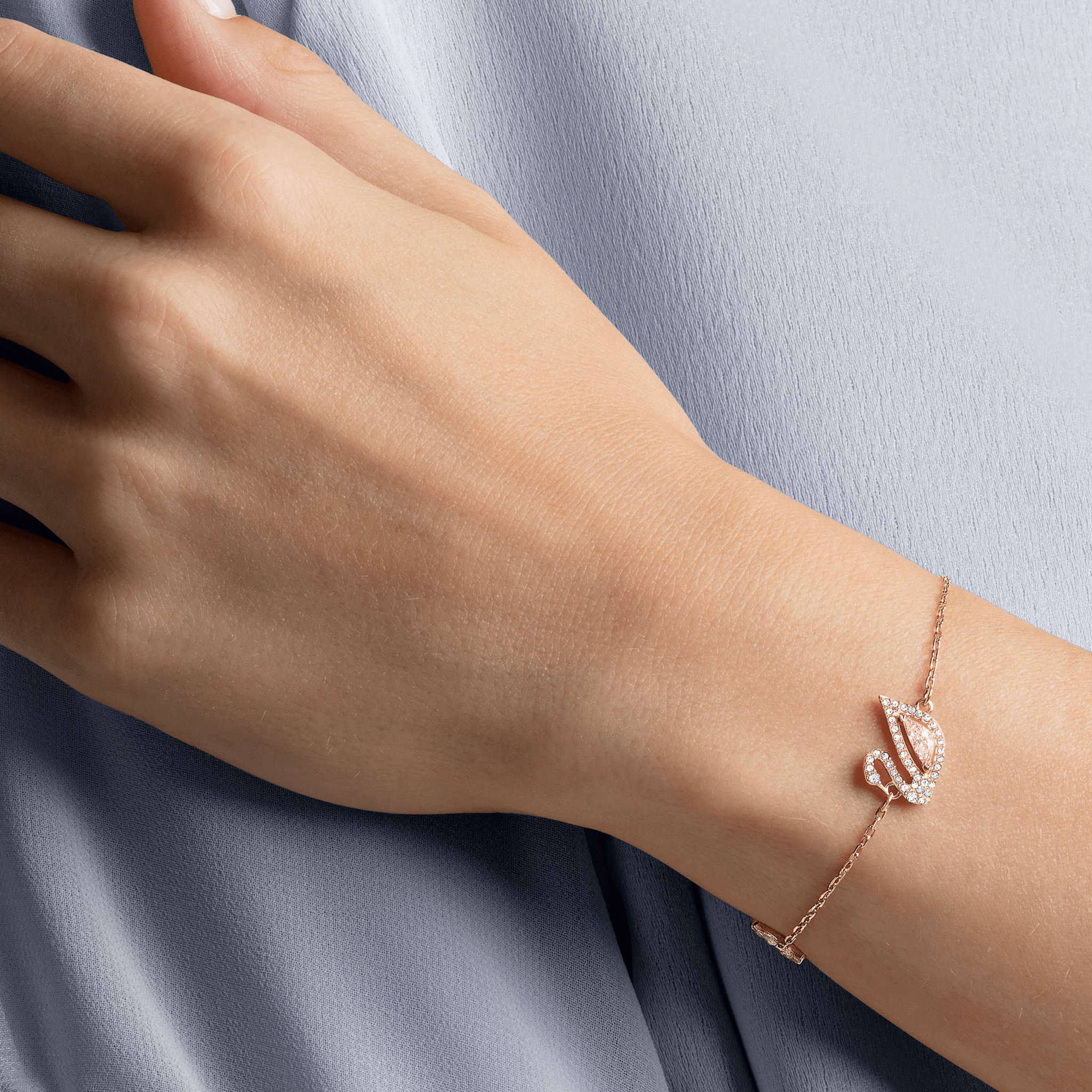 Swarovski Swan bracelet Swan, Pink, Rose gold-tone plated S -Swarovski