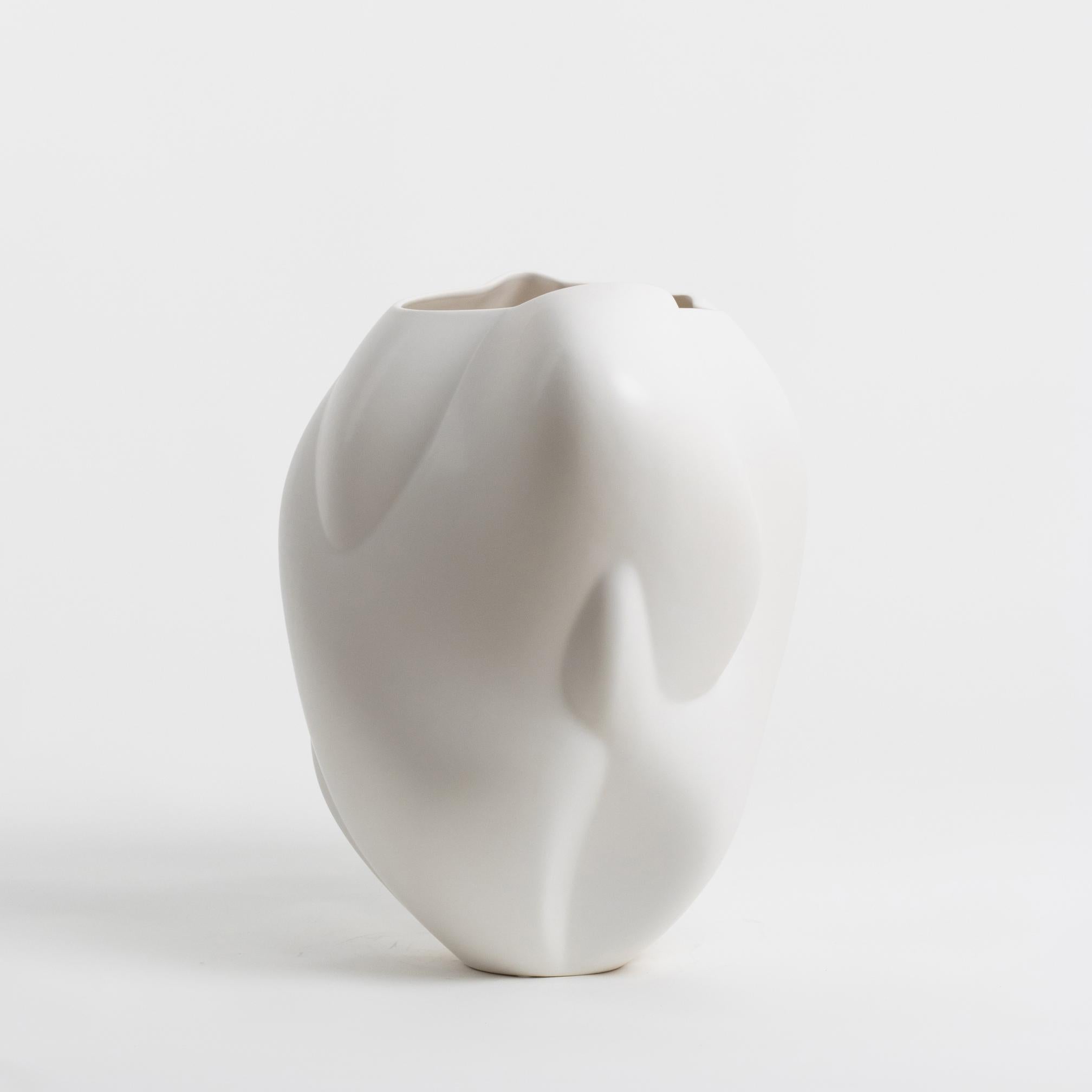 The Embrace Vase - Pearl White -Claraval